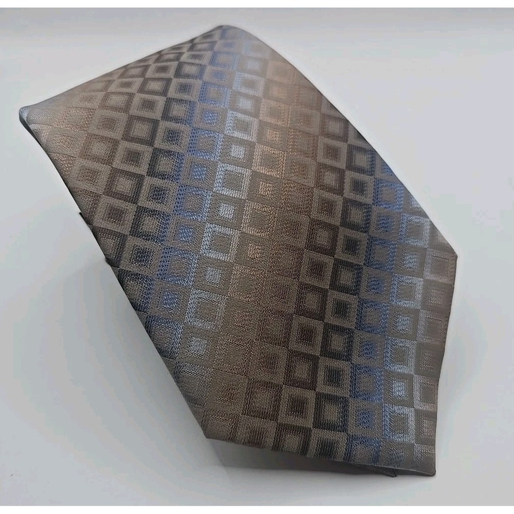 Van Heusen Silk Tie Stain Resistant 4 X 57 in NEW